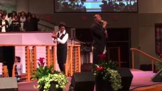 Micah Stampley sings &quot;Lamb of God&quot;