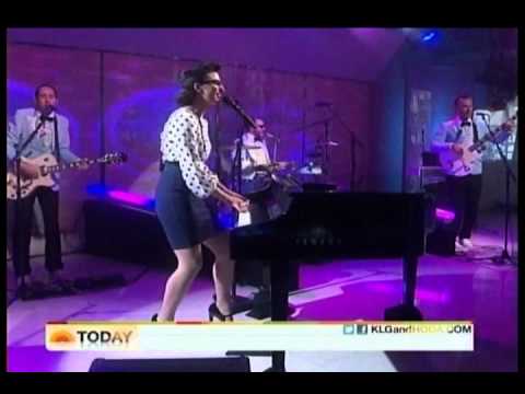 Sara Bareilles Gonna get over you performance on The Today Show 10.24.11