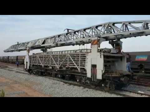 Macara Platov incarcand panouri