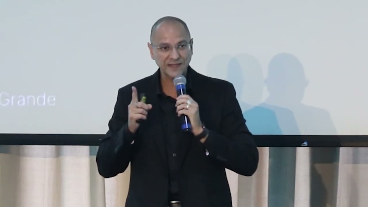 Conhecimento que transforma  | Flávio Maneira | TEDxCampoGrande