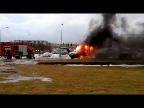 Hyundai að brenna við Háskóla Íslands