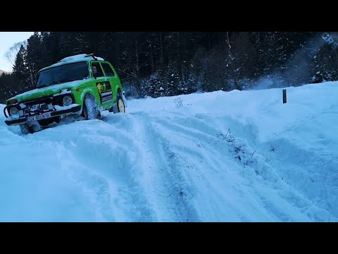 Lada Niva 4x4 Deep Snow Fun