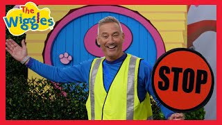 Road Safety for Children | Lollipop Person | The Wiggles | from &#39;Super Wiggles&#39;