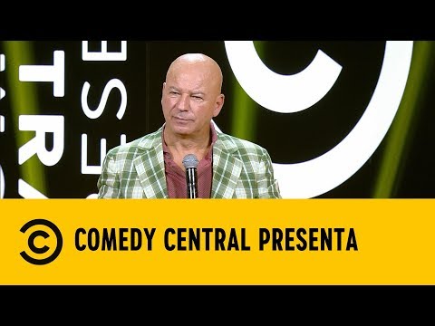 I rapporti sociali ai tempi di Facebook - Giovanni Cacioppo - Comedy Central Presenta