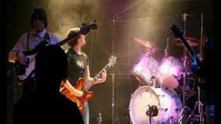 Put On Your Diamond Shoes - Next Years Fashion (BILDSPEL)