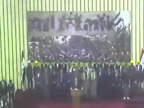 ⁣وقوع رئيس الوزراء حيدر العبادي من المنصة