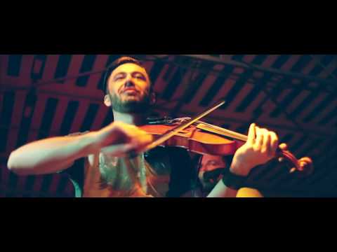 WAZOO en concert - La terre est basse -  extrait live - violon - accordéon - mandoline alto