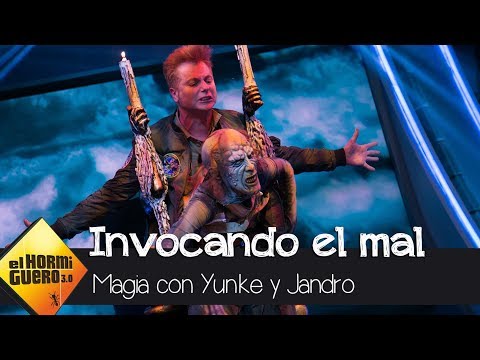 Eddie Redmayne y Callum Turner invocan el mal junto a Yunke y Jandro - El Hormiguero 3.0