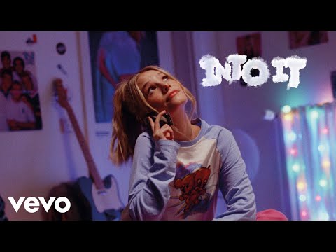 Esther Graf - into it (Offizielles Video)