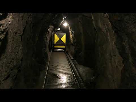 Schrägaufzug im Fort Cindey - Bergfahrt in der Kurve