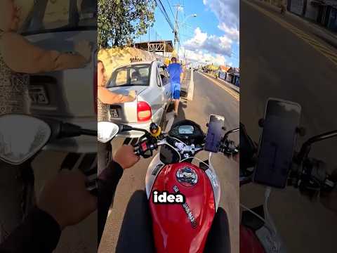 Este Motociclista Quiso Ayudar A Esta Chica Y Termino Mal 😲