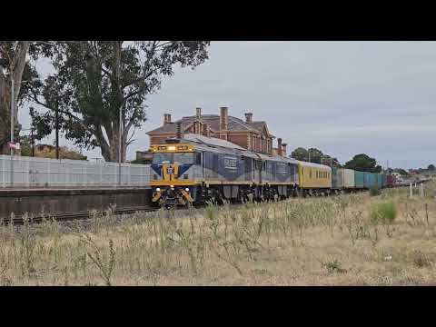 6MX1 Aurizon containers to Port Pirie,  26/4/24, Stawell