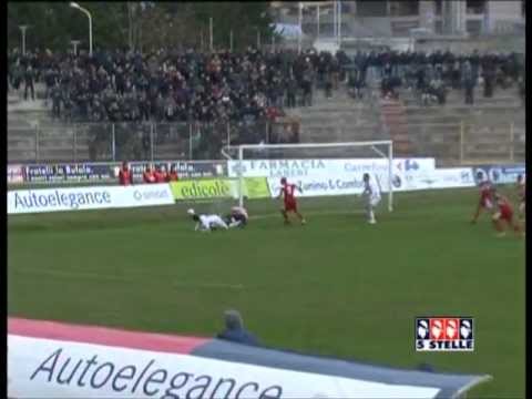 Calcio serie D: la Torres supera 3-0 il Torre Neapolis e vola in vetta