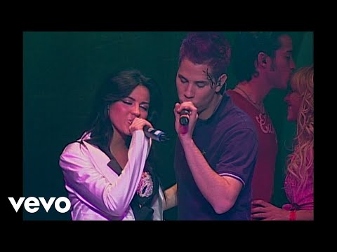 Video thumbnail for Nuestro Amor (Live)