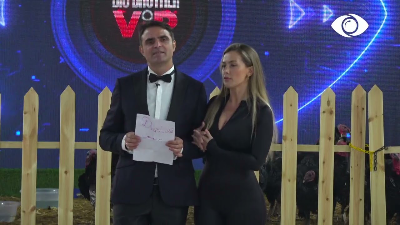 Armaldo interpreton poezinë e shkruar gjatë qendrimit në kamper