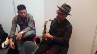Kirk Whalum Trying Out The JAVA Signature Tenor Saxophone With V Copper Neck