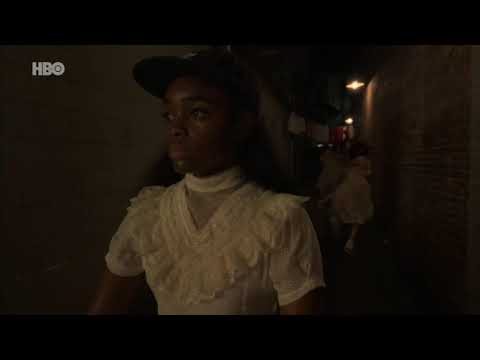 "Let me in": Dee's Lovecraft Best Scene