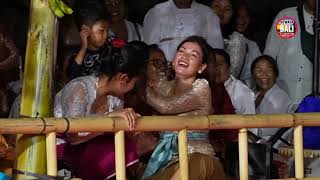 Download lagu Lawak BBQ ful lucu ketemu pesonanya gadis beng. calonarang pura dalem beng gianyar mp3 Download lagu Lawak BBQ ful lucu ketemu pesonanya gadis beng. calonarang pura dalem beng gianyar mp3