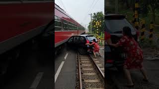 Download lagu VIRAL! Mobil Tertabrak Meski Kereta Sudah Coba Hentikan Laju #shorts mp3 Download lagu VIRAL! Mobil Tertabrak Meski Kereta Sudah Coba Hentikan Laju #shorts mp3