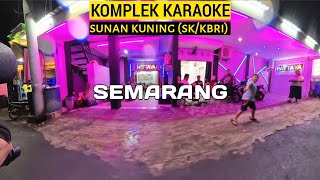 Download lagu 𝗦𝗘𝗠𝗔𝗥𝗔𝗡𝗚❗Suasana dingin Komplek karaoke Sunan Kuning saat hujan dimalam hari. mp3