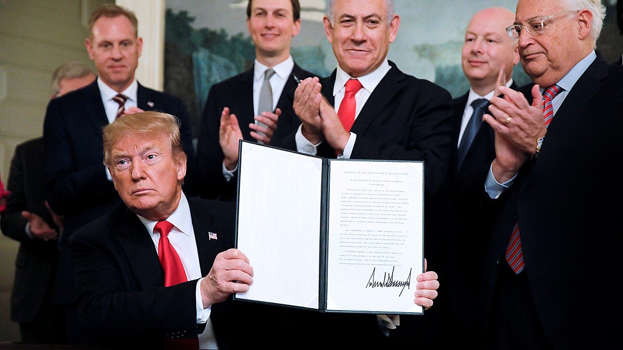 TRUMP JÁ COMEÇOU A CUMPRIR AS PROFECIAS DA BÍBLIA! - Mas Poucos Perceberam