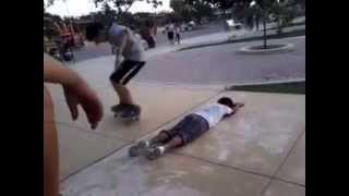 preview picture of video 'skate QUERECOTILLO. hassel saltando niños de primaria :3'