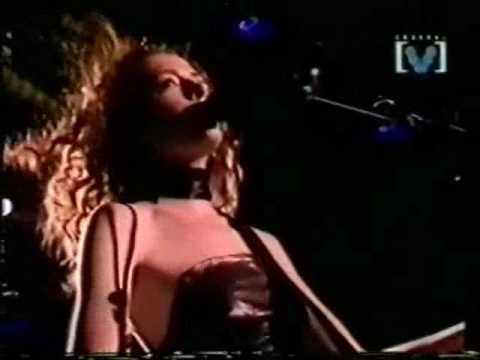 Video thumbnail for Paradise City (Live at Big Day Out)