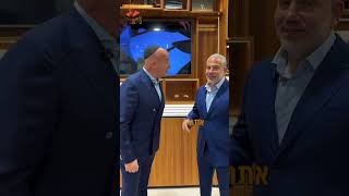 קפצתי לשאול את ינון מגל אם הוא אוכל צ׳ולנט בליל שישי!