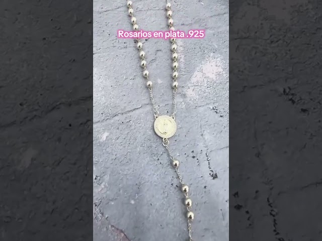 Vídeo relacionado con GlamRays Rosaria Beads Catholic - Regalos de confirmación para adolescentes, caja de regalo de metal de estilo simple plateado, rosario de perlas sintéticas blancas, Large, Plata
