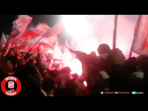 "RpkdC - La HINCHADA de SAN MARTIN DE TUCUMAN desde la tribuna - 19/6/15" Barra: La Banda del Camion &bull; Club: San Martín de Tucumán