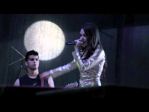 Auri Tenerelli - Photo in live ww.auritenerelli.com