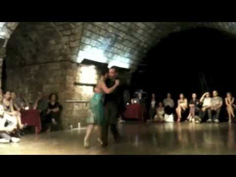  Delphine Blanco  and  Claudio Coppola  are  dancing  to  the  milonga  "  De Pura Cepa  "  by  Juan D'Arienzo