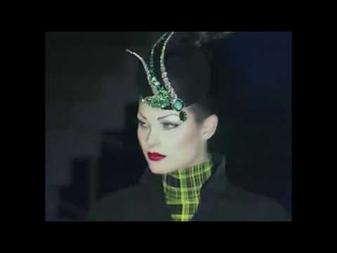 Alien Alien (ft. Anna Clementi) - No G.D.M. (2014)