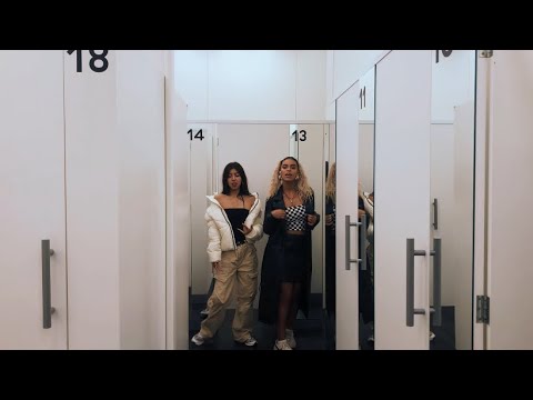 SOPHIA LOFFREDO- APRETAITO feat.Anieli (Official Video)