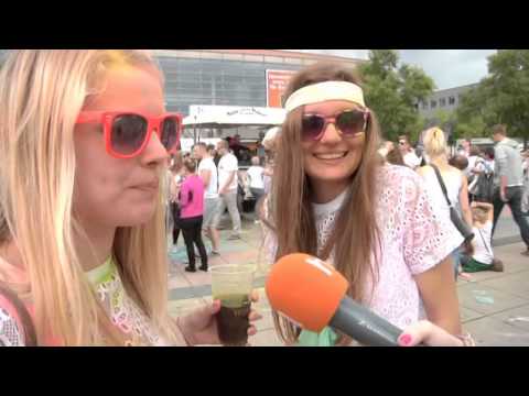 Holi-Farbrausch-Festival auf der Expo Plaza