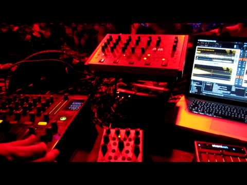 3000 Grad Festival - The Glitz Live / Italoboyz remix