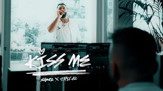 Musik-Video-Miniaturansicht zu Kiss Me Songtext von Samra & TOPIC42