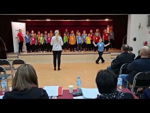 "Samba nietoperzy" J. Krutul. Chór Kantylena PSP w Makowcu