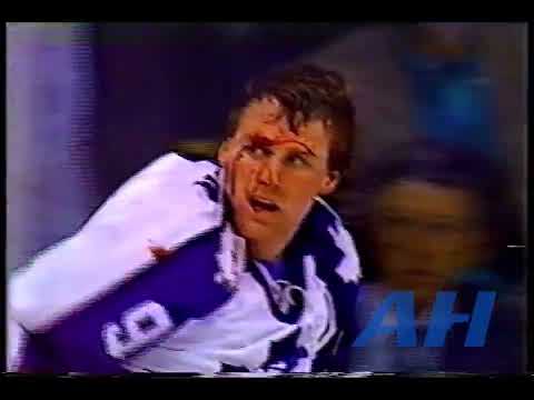 NHL Nov. 14, 1990 Dave Hannan,TOR v Dale Hunter,WSH Toronto Maple Leafs Washington Capitals