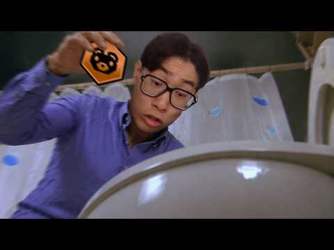 특공대를 변기에 넣고서 내려