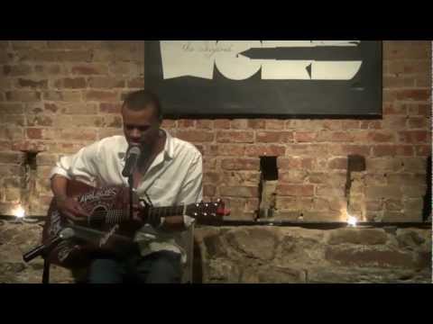 Singer Xavier Simmons - Everything You Love @ The NYC Open Mic Joint