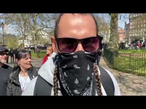 "ブライアンは情報へのアクセスを容易にしてくれる。だからロンドン市長選では彼に一票を投じる！」。?? ("BRIAN FACILITATES ACCESS TO INFORMATION! THAT'S WHY HE GET'S MY VOTE FOR MAYOR OF LONDON!" ??)