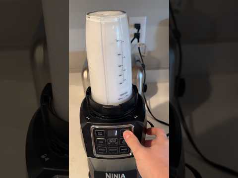 Make your blender clean it self #cleaning #cleaningtips #cleaninghacks