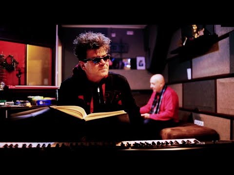 CRVENA JABUKA - GRADE MOJ (OFFICIAL VIDEO)