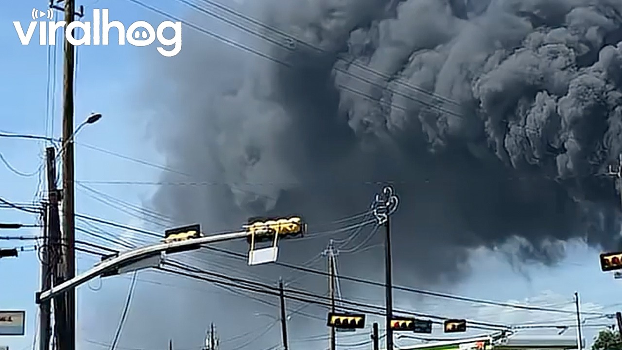 Houston Recycling Plant Fire || ViralHog