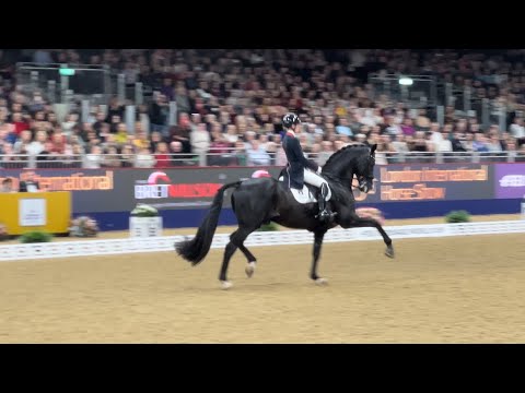 LOTTIE FRY & EVERDALE never before seen 85.040% PINK GRAND PRIX FREESTYLE! LIHS2023