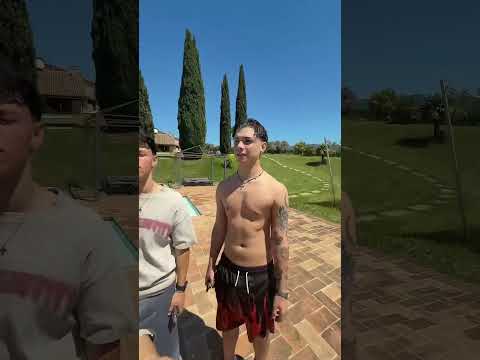 Finalmente anche Tozzi ha trovato la sua anima gemella nel breakfast club 🤣￼