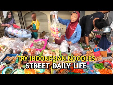 TRY INDONESIAN NOODLES 🇮🇩 STREET FOOD BREAKFAST MARKET