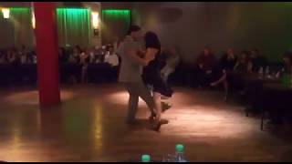 Edith Paez con Diego Lanau. En la milonga El Beso de Bs.As.