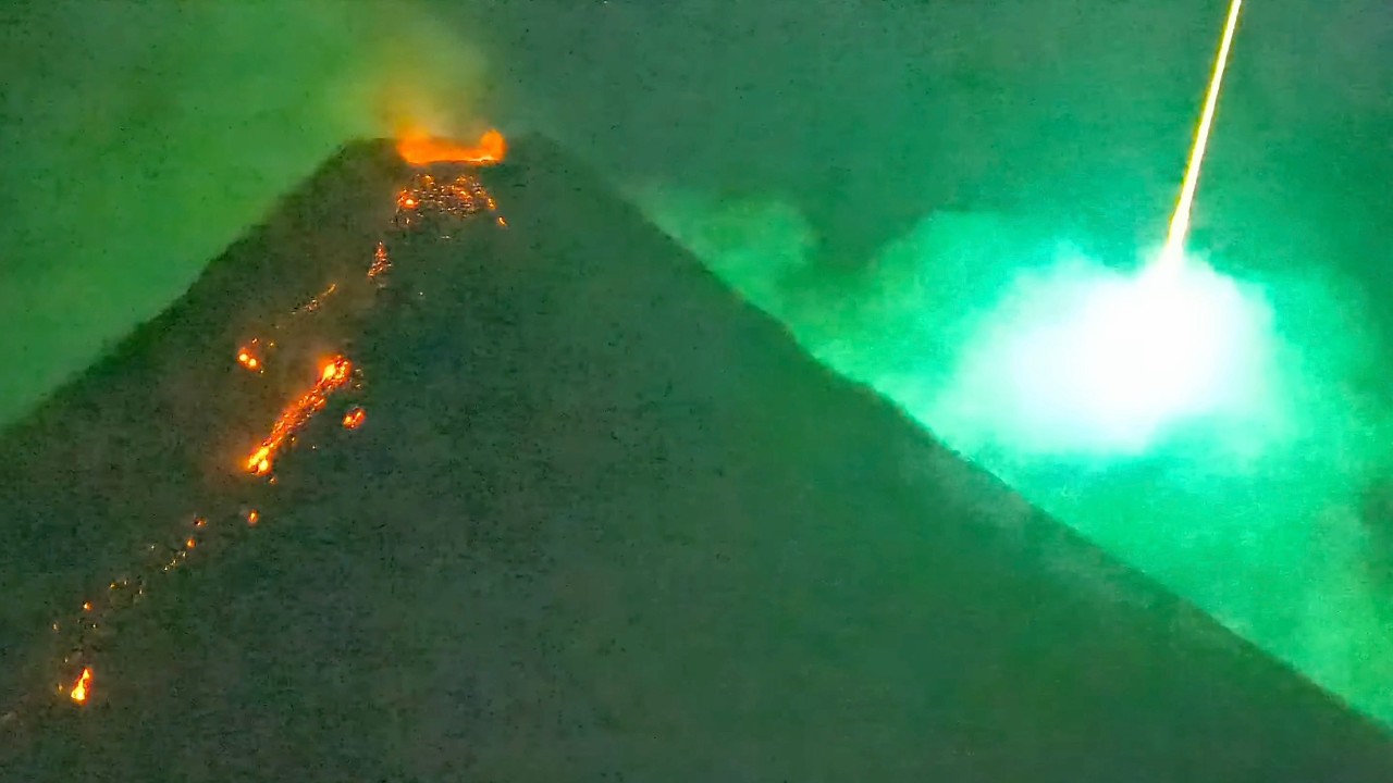 Meteor Fireball Plunges Behind Mayon Volcano During Eruption (May 25, 2026) - YouTube